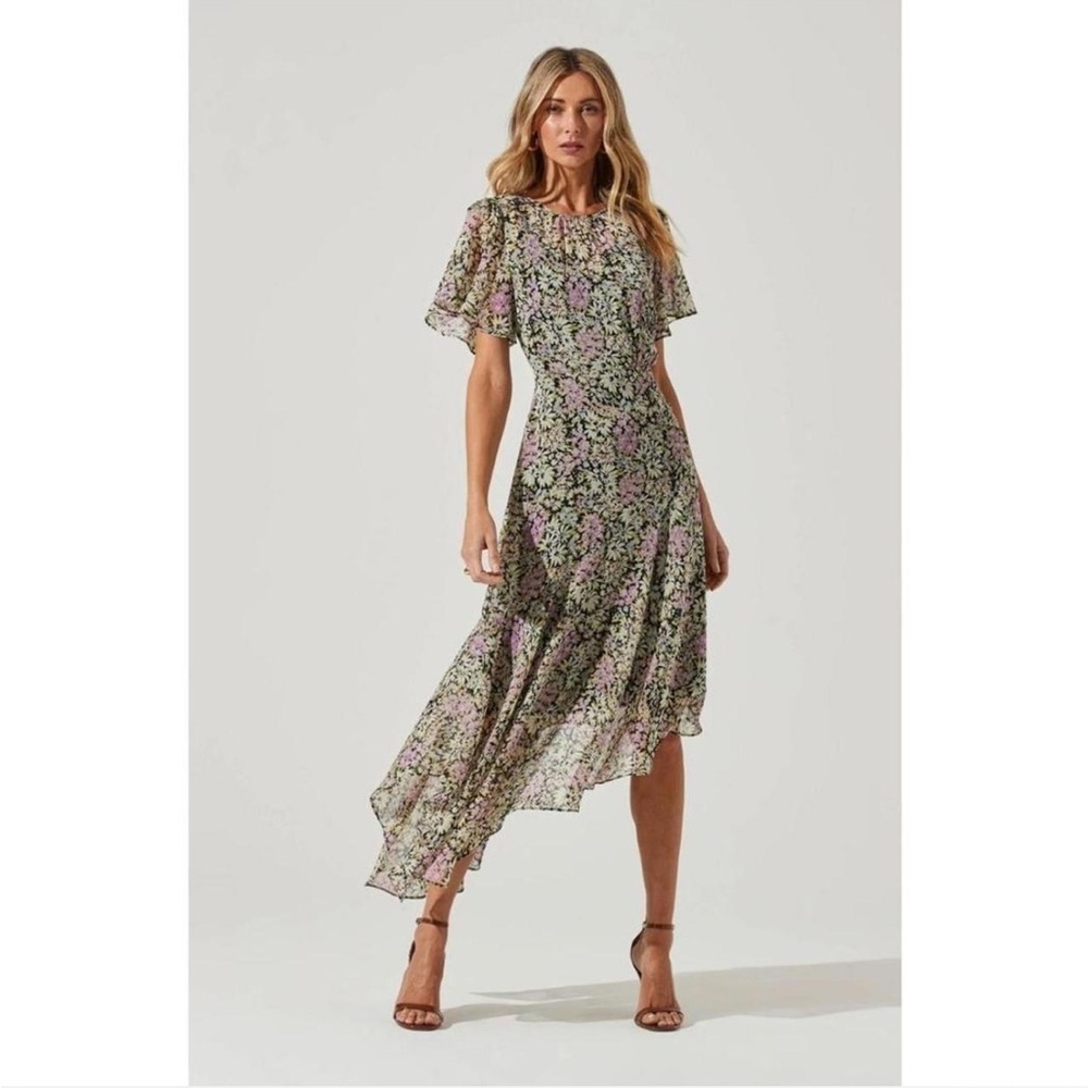 ASTR The Label Flutter Sleeve Maxi Dress in Black Daisy Floral